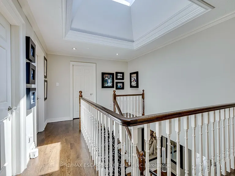 1251 Lakeshore Rd E — Photo 23