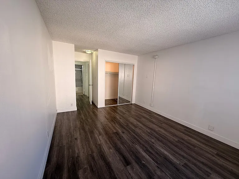 1420 North Mansfield Avenue - 205 — Photo 19