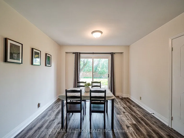 50 Axsmith Cres — Photo 10