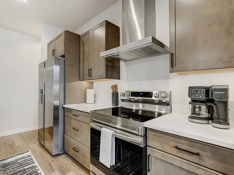 Kitchen

Modern kitchen with stainless steel appliances for all your culinary needs!