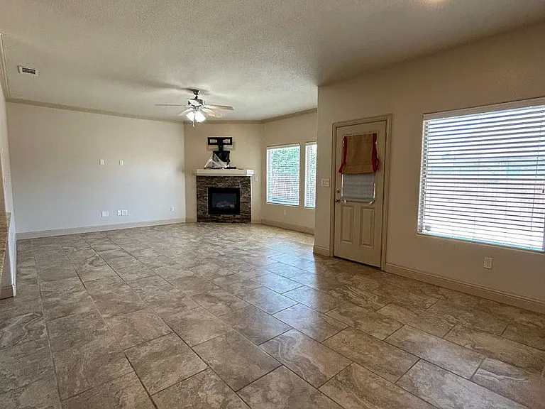 3900 Roma St — Photo 10