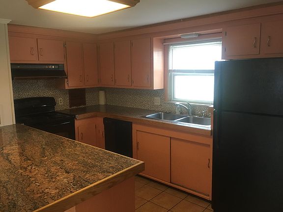 3rd image of 41 Dickinson Ave Fl 1ST