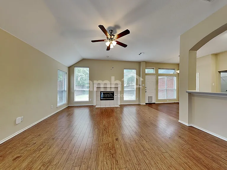 3021 Avery Ln — Photo 5