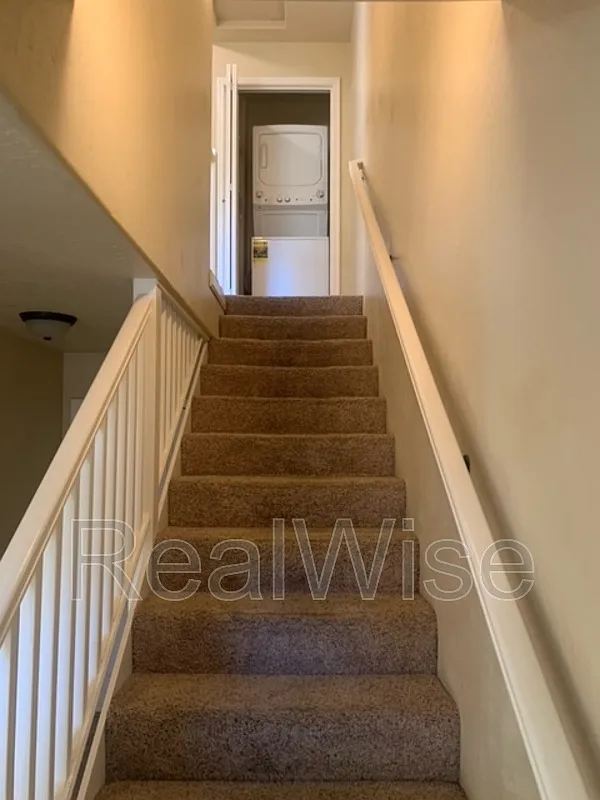 2 bed, 2.0 bath, 1026 sqft, $1,650 — Photo 2