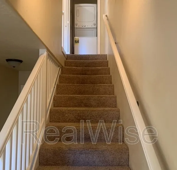 205 Classick Dr — Photo 2
