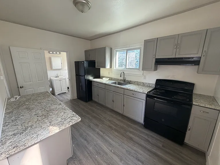 27 Oliver St — Photo 2