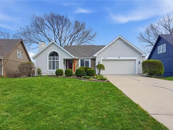 15717 Outlook St, Overland Park, KS 66223