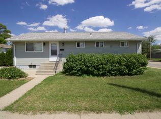 1021 6th St SW, Minot, ND 58701