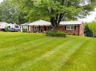 110 Asheview Ct, King, NC 27021