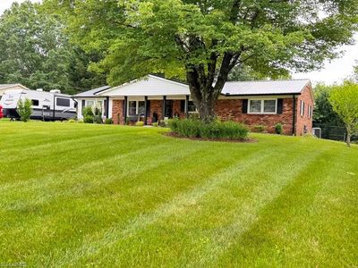 110 Asheview Ct, King, NC, 27021