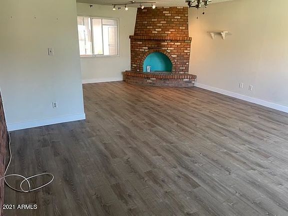 4th image of 1622 E Logan Dr