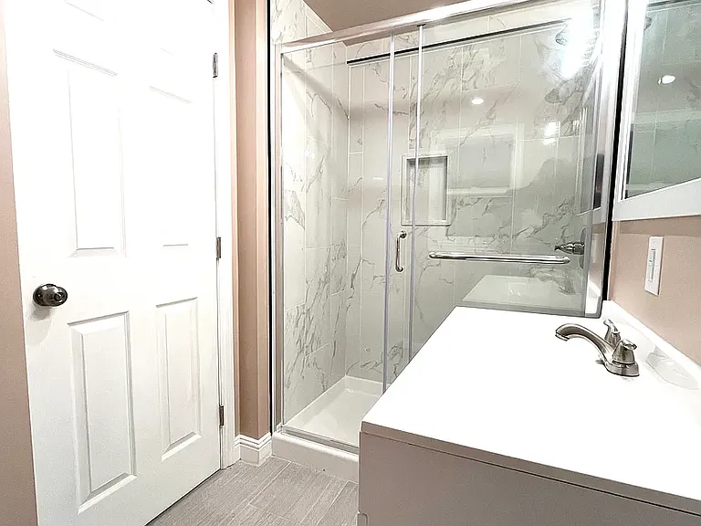 611 Green Ave #3 — Photo 5