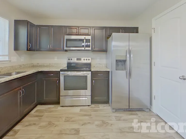 206 Churchill Dr — Photo 4