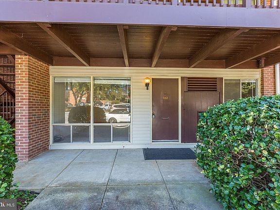 2nd image of 160 Talbott St #10