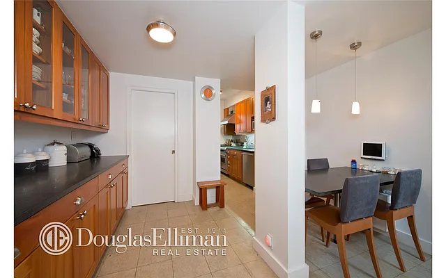 Sold by Douglas Elliman | media 21