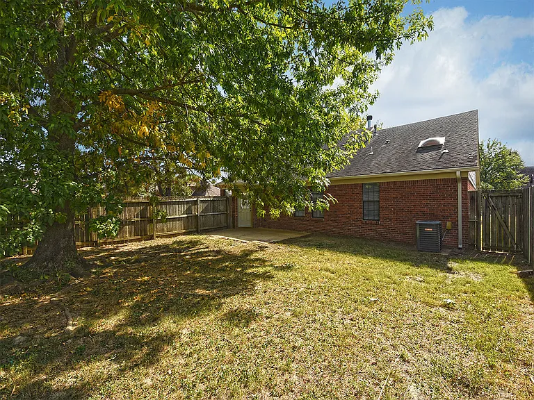 8096 Ballarat Cv — Photo 6