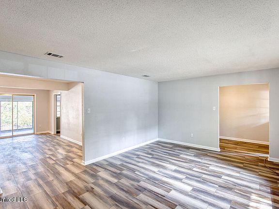 5th image of 3825 Riverwood Dr
