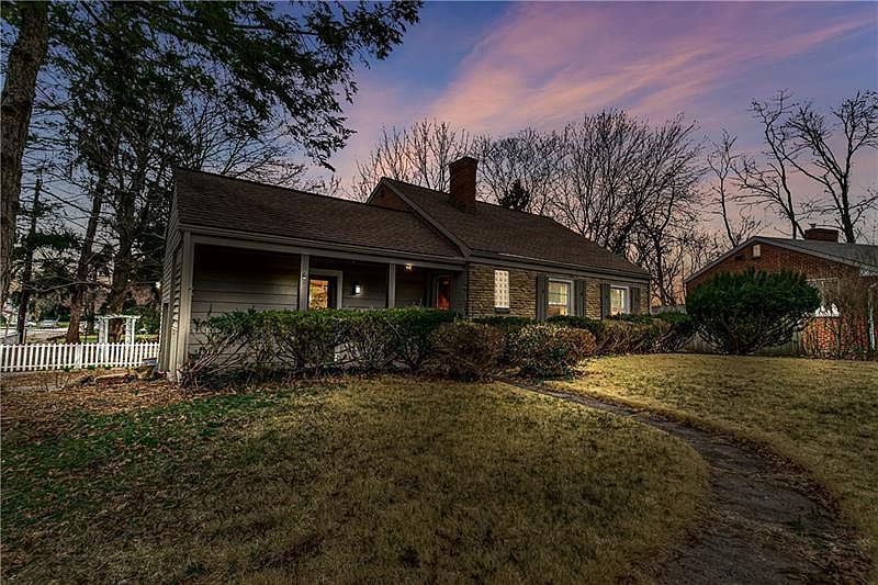 1st image of 185 Meadowbrook Dr