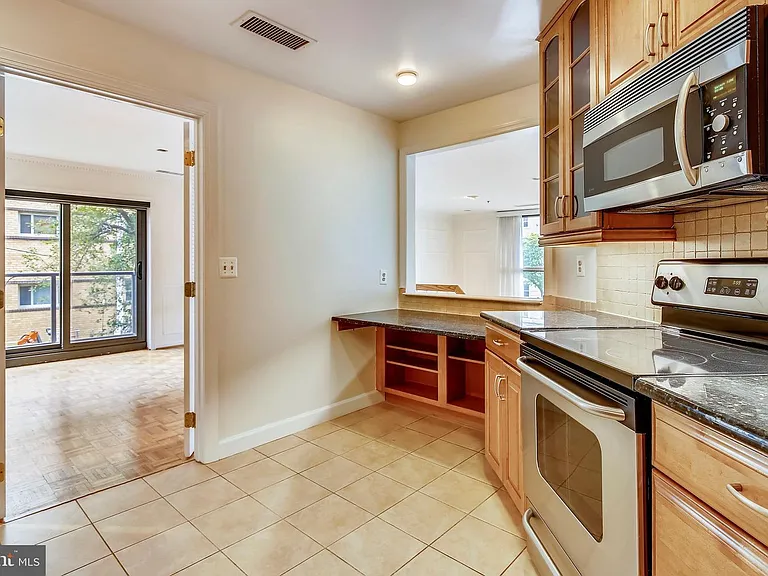 1401 N Oak St #G6 — Photo 13