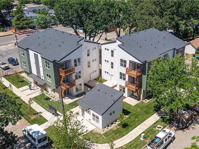 Waller Apartments — Photo 2