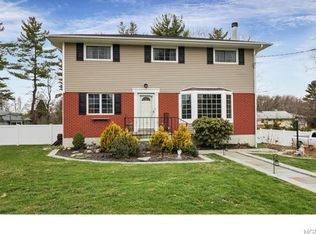 11 Stonegate Rd, Ossining, NY 10562