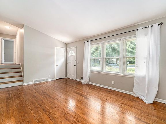 4th image of 431 Monterey Ave
