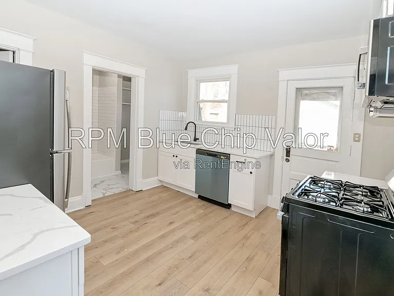 5214 Warren Ave #1 — Photo 2