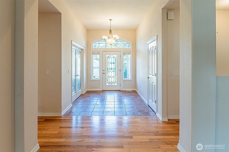 4th image of 724 Alma Lane SE