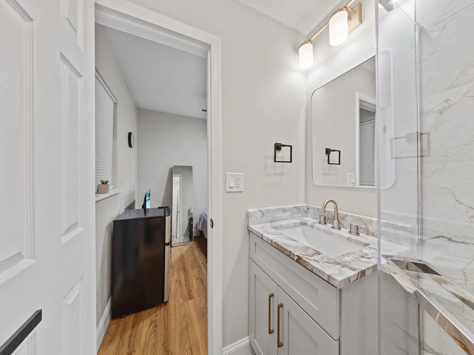 4 bed, 4.0 bath, 1230 sqft, $1,139 — Photo 4