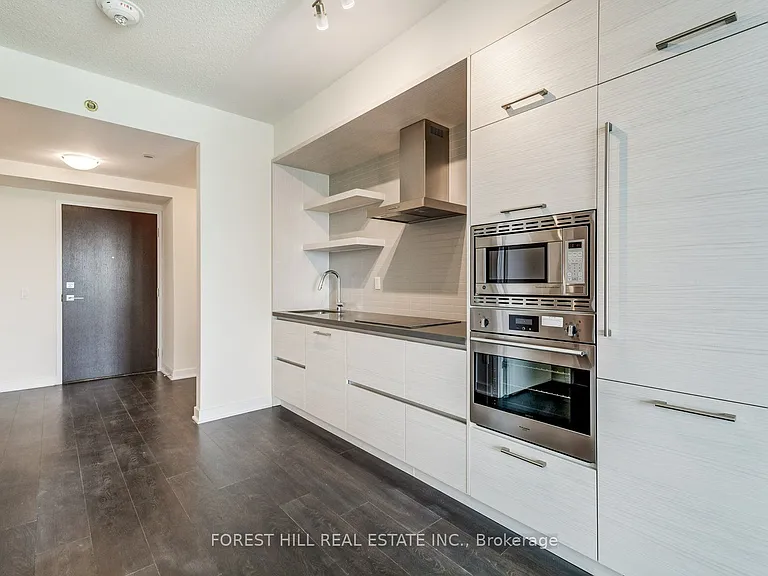2221 Yonge St #5210 — Photo 9