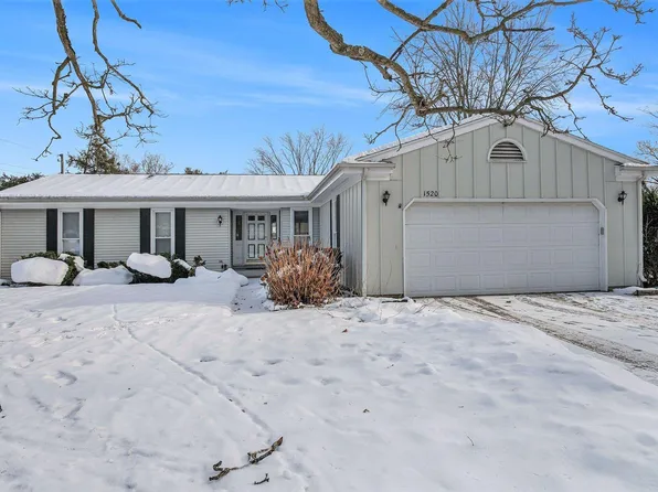 1520 E Lake Dr W, Elkhart, IN 46514