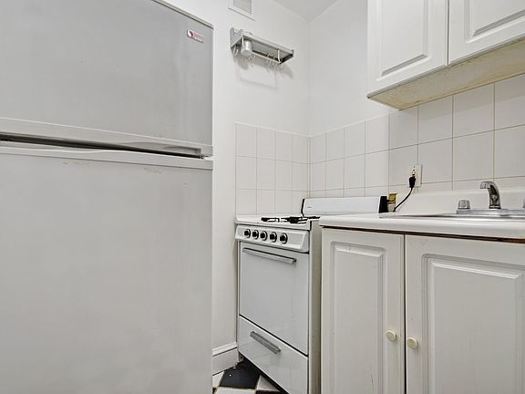 5th image of 8 E 30th St #3E