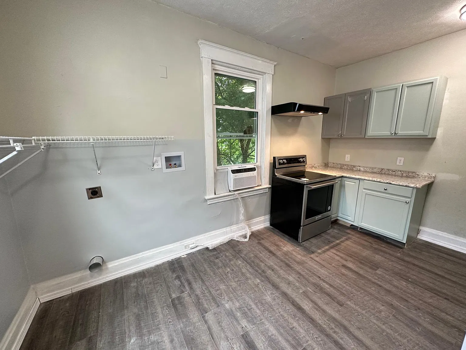 1255 Dewey Ave — Photo 3