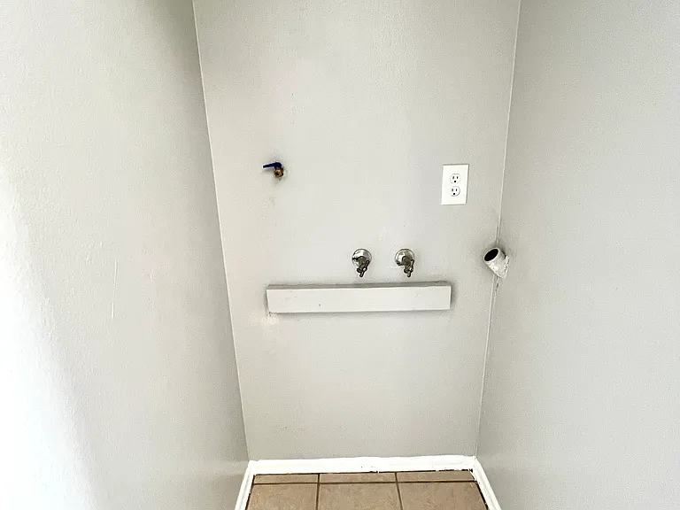 2211 Cedar Ave #302 — Photo 20