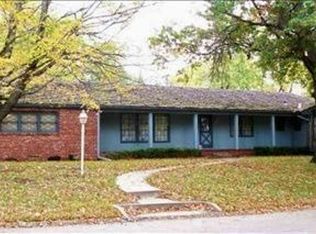 2400 SW Meadow Ct, Topeka, KS 66614