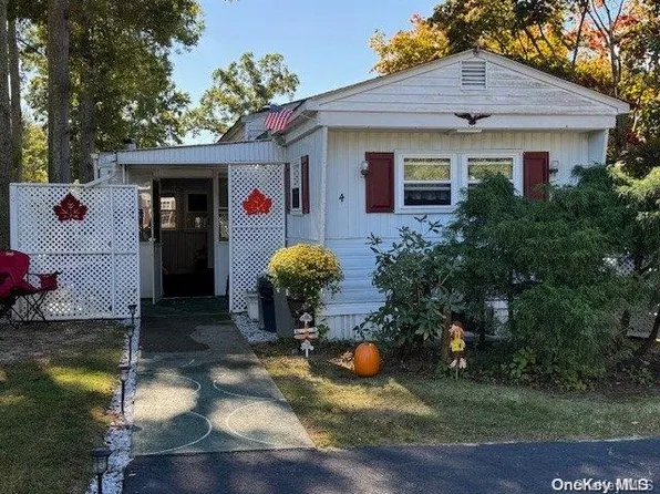 703 Fresh Pond Ave Avenue #4, Calverton, NY 11933