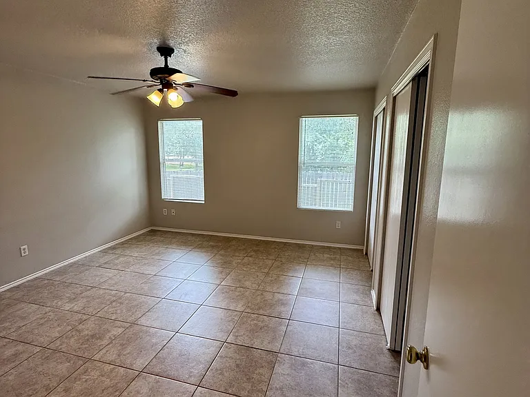 3504 Banda — Photo 11