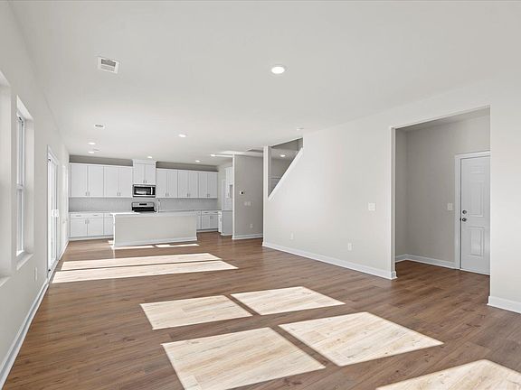 4th image of 113 Martel Dr