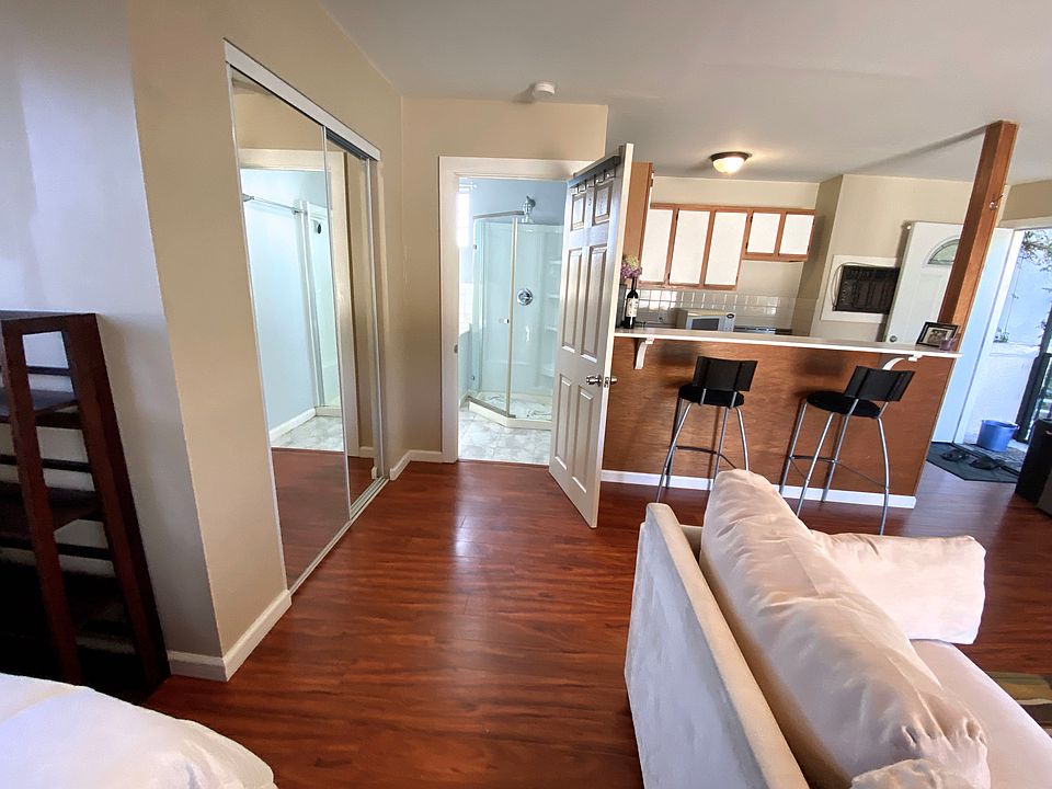 2nd image of 6805 Melrose Ave #3-3-1
