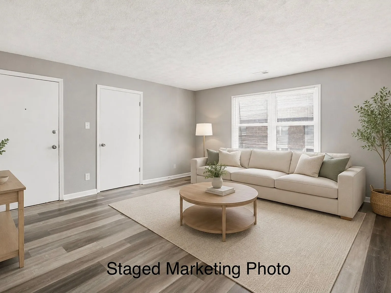 Lincoln Apartments — Photo 3