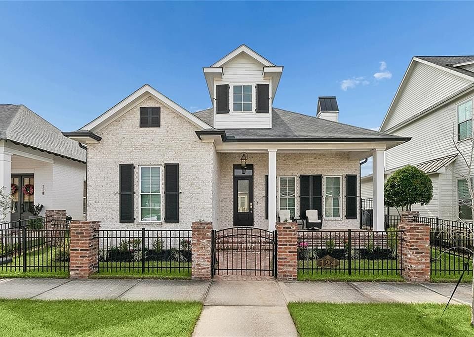 1st image of 124 Bay Tree Manor Dr