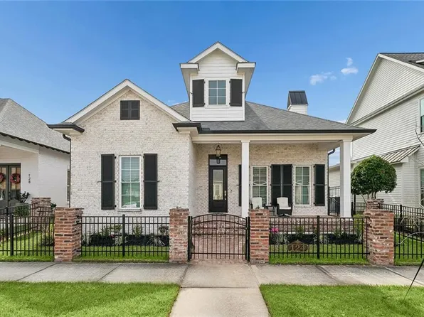 124 Bay Tree Manor Dr, Covington, LA 70433