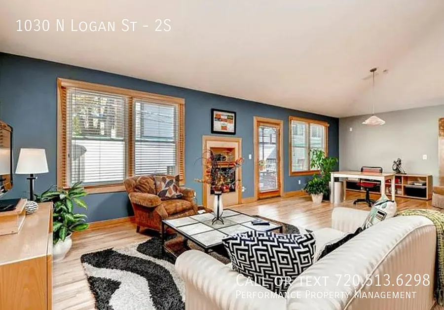 Spacious Condo With Expansive Deck And Parking Garage In Historic Denver Building - Utilities Inc... — Photo 2