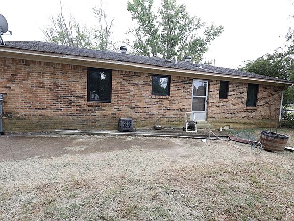 4th image of 216 Staggs Dr