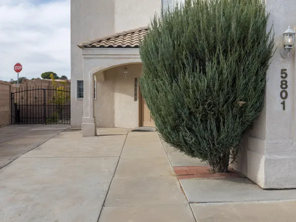 5801 Tres Vistas Ct NW, Albuquerque, NM 87120