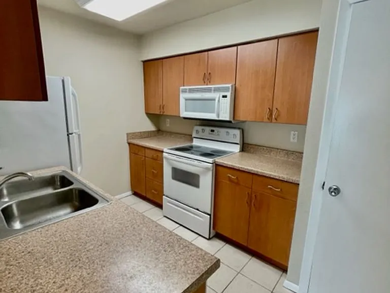 1500 Lake Shore Dr #211 — Photo 7
