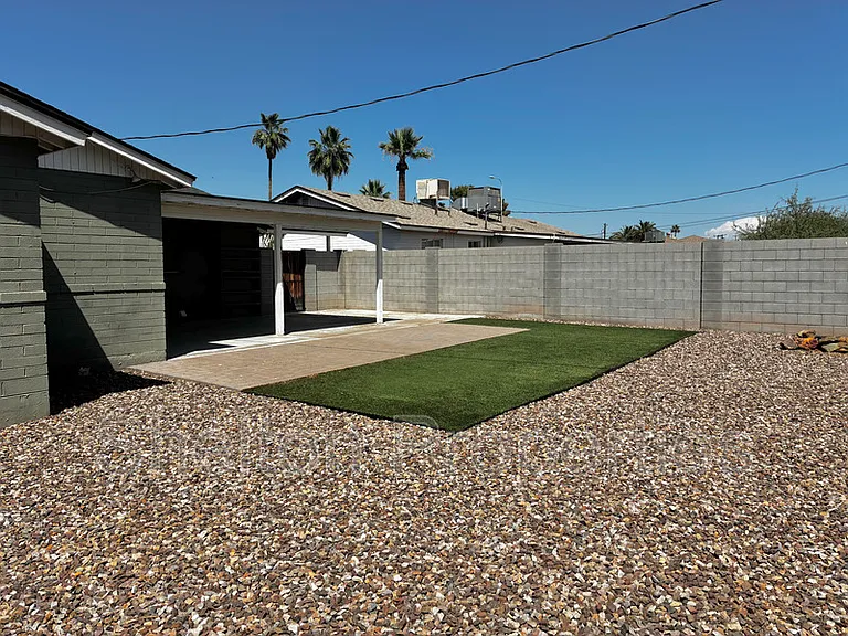 1041 W 18th St — Photo 23