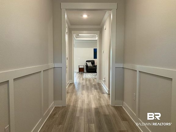 4th image of 1093 Pheasant Cir