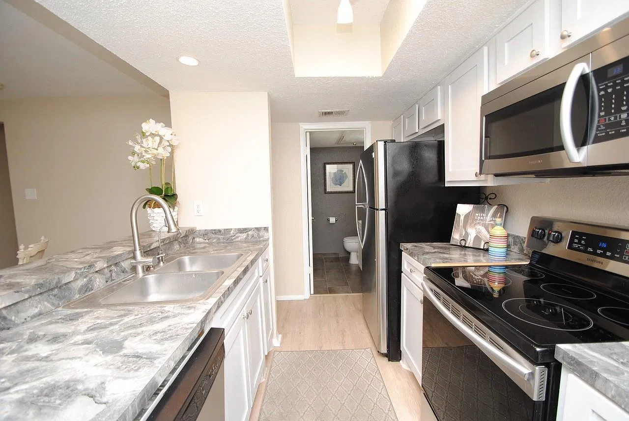 2 bed, 2.5 bath, 1490 sqft, $1,650 — Photo 2