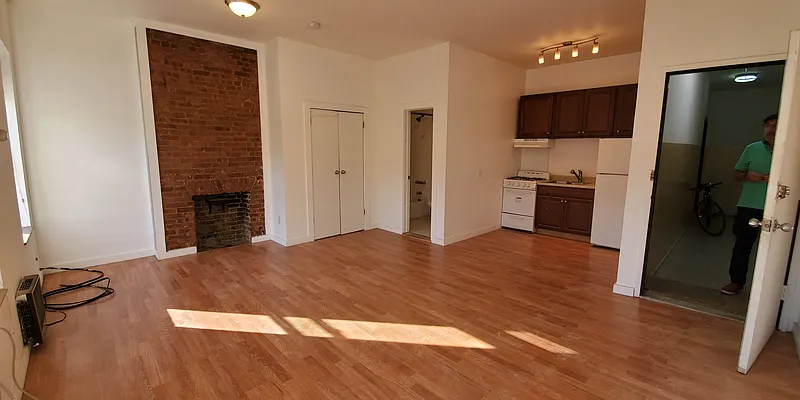 Rented by Capri Jet Realty Corp | media 9